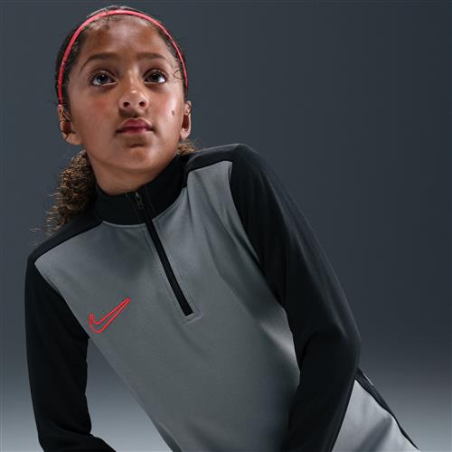 Nike Academy Dri-FIT-fodboldtræningstrøje med lange ærmer og 1/4 lynlås til større børn - grå