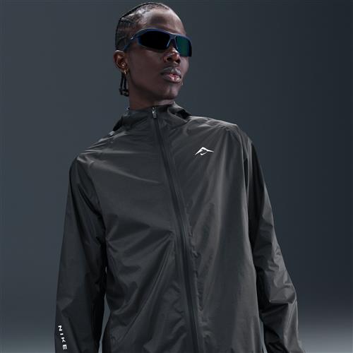 Vandtæt Nike Trailwind Storm-FIT ADV-løbejakke til mænd - grå