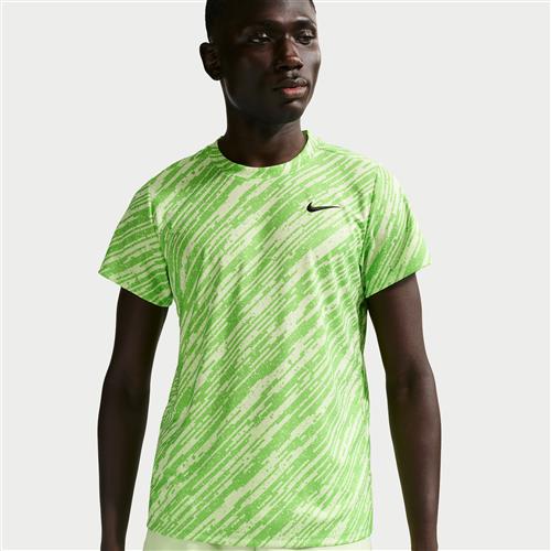 NikeCourt Victory Dri-FIT-tennisoverdel til mænd - grøn