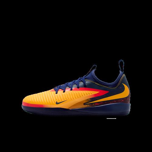 Nike Jr. Phantom 6 Low Academy "Erling Haaland"-fodboldsko til indendørs til større børn - Orange