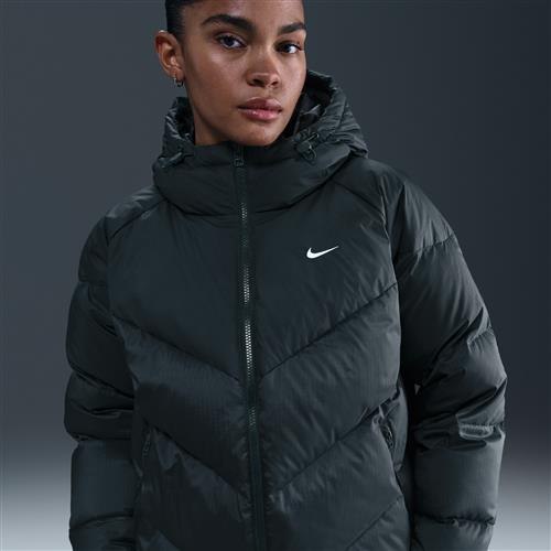 Løstsiddende Nike Windpuffer Storm-FIT-dynejakke med hætte til kvinder - grøn