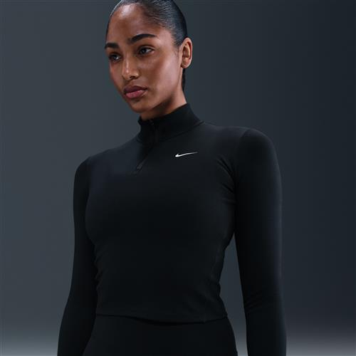 Nike One Fitted Dri-FIT-mellemlag med 1/4-lynlås til kvinder - sort