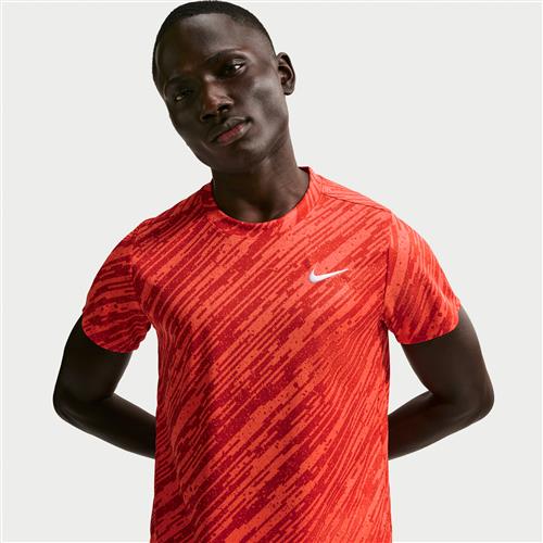 NikeCourt Victory Dri-FIT-tennisoverdel til mænd - Orange