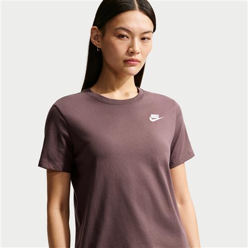 Nike Club Essentials-T-shirt til kvinder - lilla