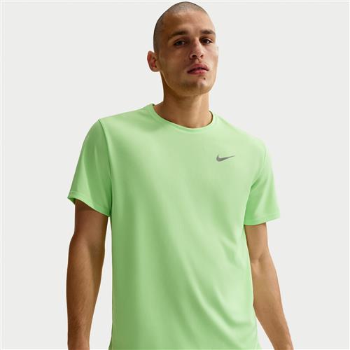 Kortærmet Nike Miler Dri-FIT UV-løbeoverdel til mænd - grøn