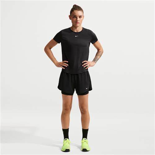 Højtaljede Nike One-Dri-FIT-2-in-1-shorts (7,5 cm) til kvinder - sort