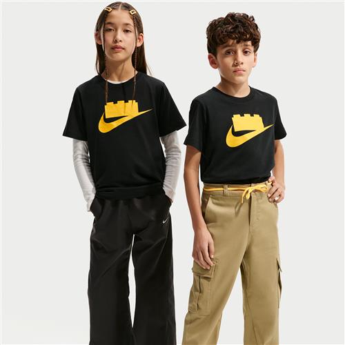 Nike x LEGO®-kollektionen-T-shirt til større børn med logo - sort