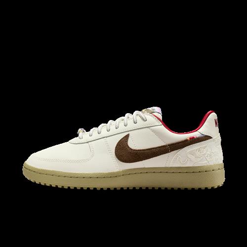 Se Nike Field General SE "LNY"-sko til kvinder - brun hos Nelly