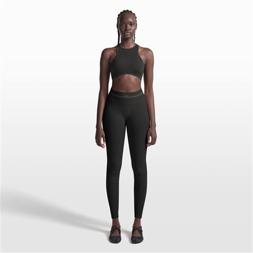 NikeSKIMS Ribbed Seamless-leggings med høj talje (66 cm) til kvinder - sort