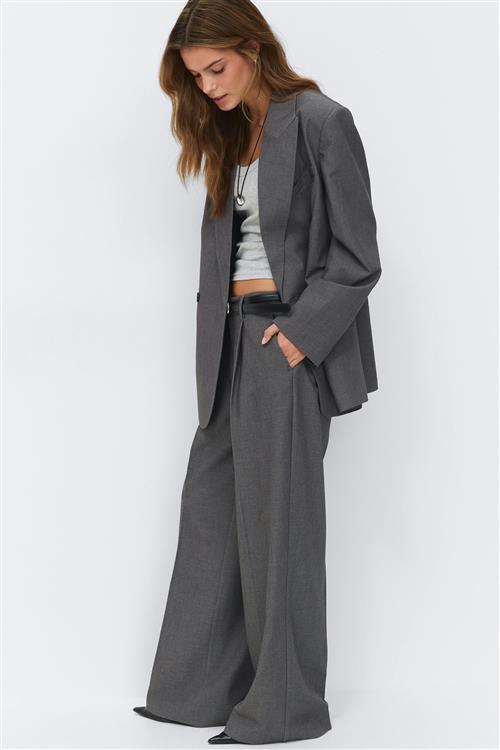 Gina Tricot - Wide pleated trousers - vide habitbukser - Grå - 36 - Dame