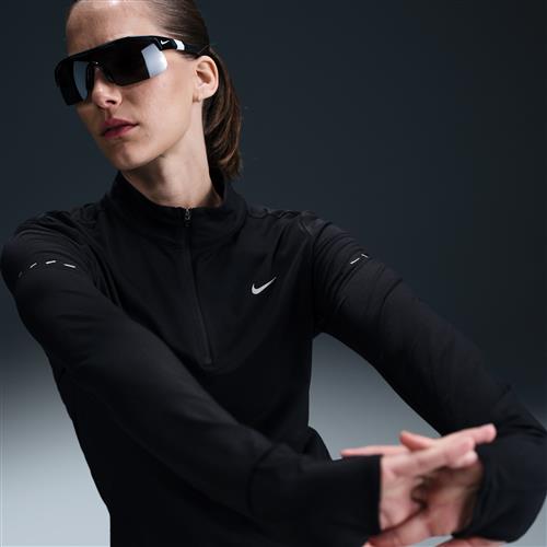 Nike Swift UV-løbetop med Dri-FIT og 1/4 lynlås til kvinder - sort