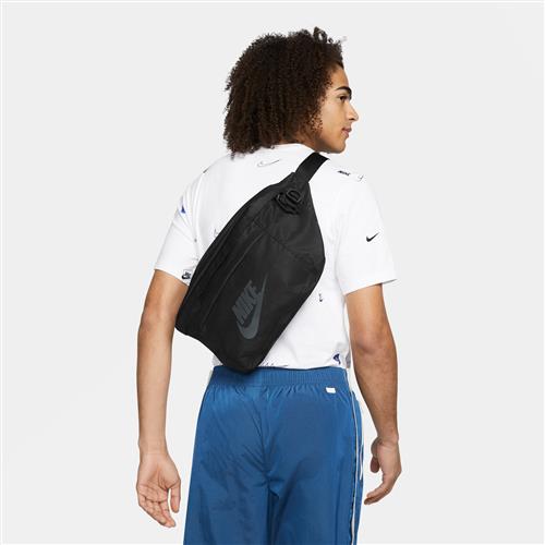 Nike Tech-bæltetaske (10 L) - sort