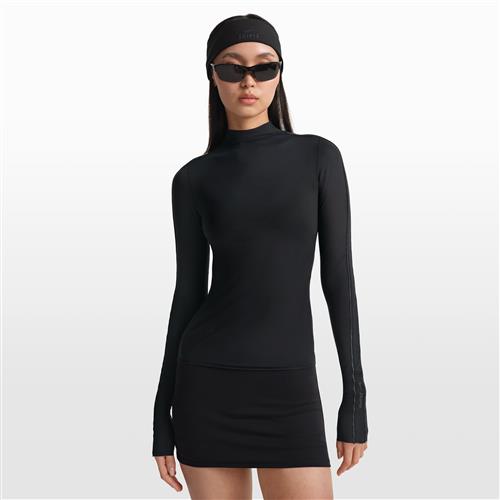 Langærmet NikeSKIMS Weightless Layers-top med høj hals til kvinder - sort