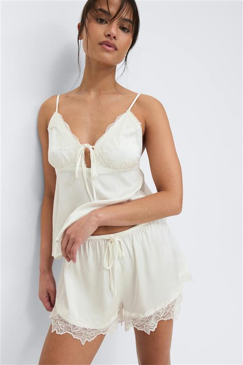 Gina Tricot - Satin loungewear shorts - Shorts - Hvid - S - Dame