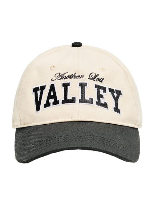 Bershka Hætte 'VARSITY'  sand / sort