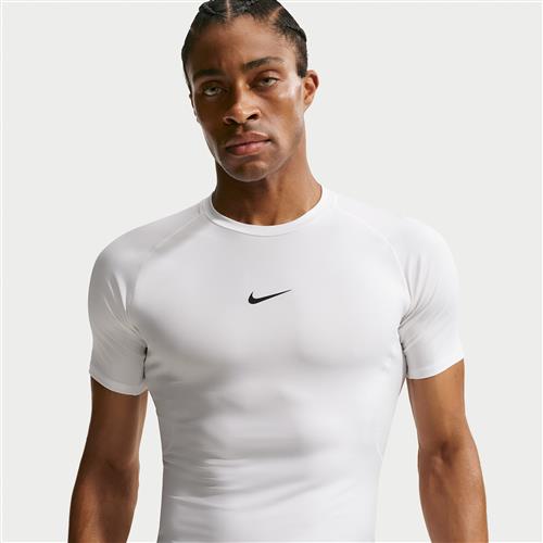 Tætsiddende Nike Pro Dri-FIT-fitnessoverdel med korte ærmer til mænd - hvid