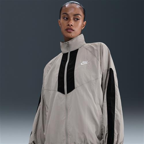 Oversized Nike Windrunner-jakke til kvinder - grå