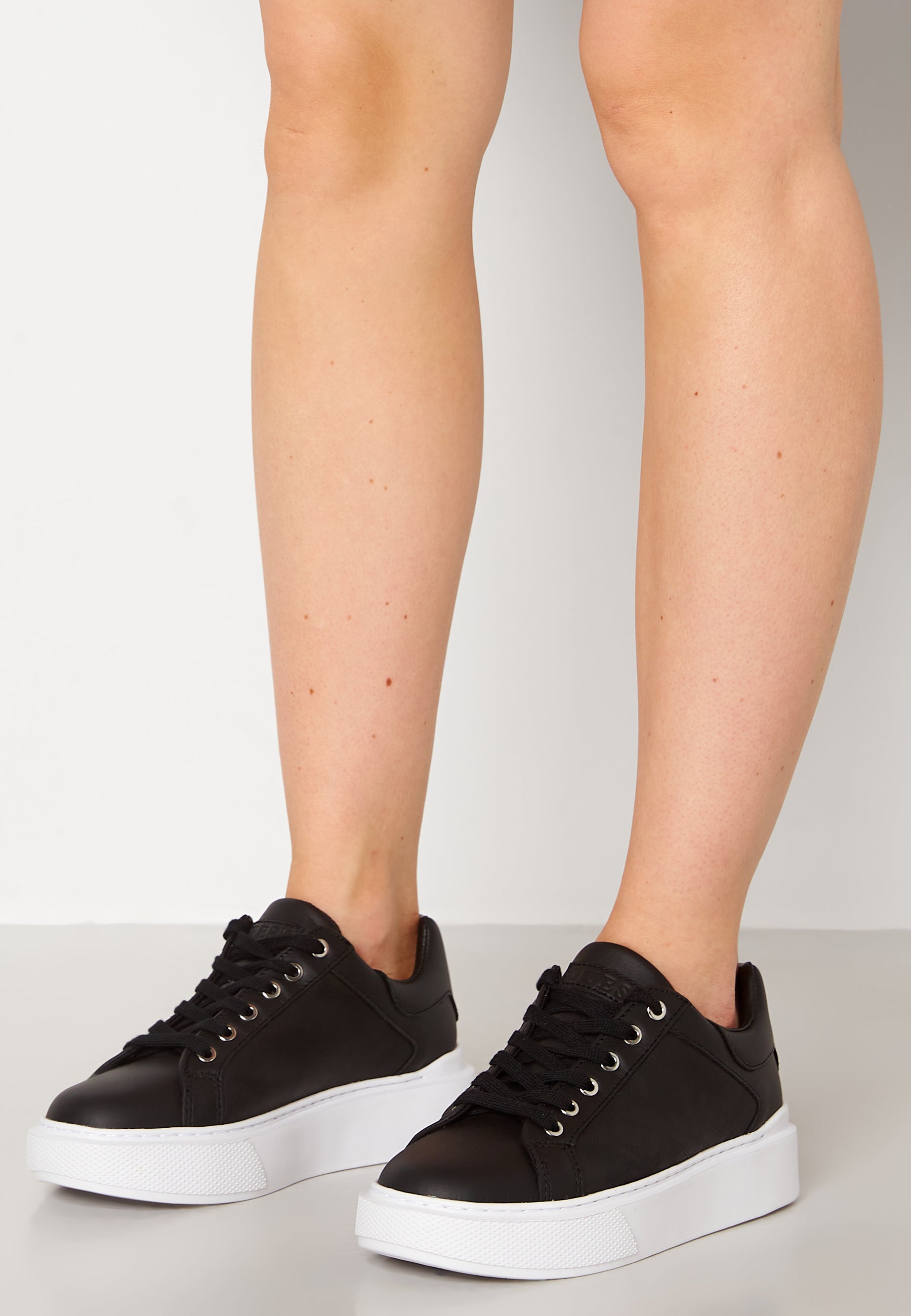 Guess Ivee Sneakers