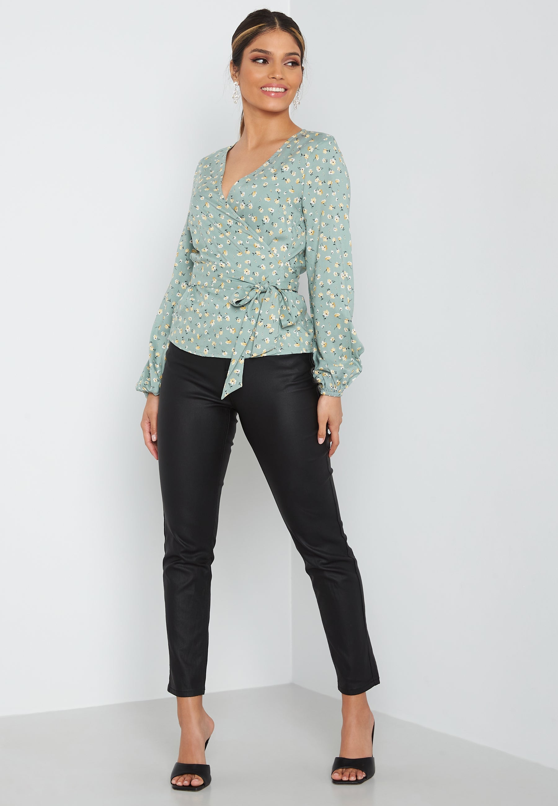 Happy Holly Liria wrap top