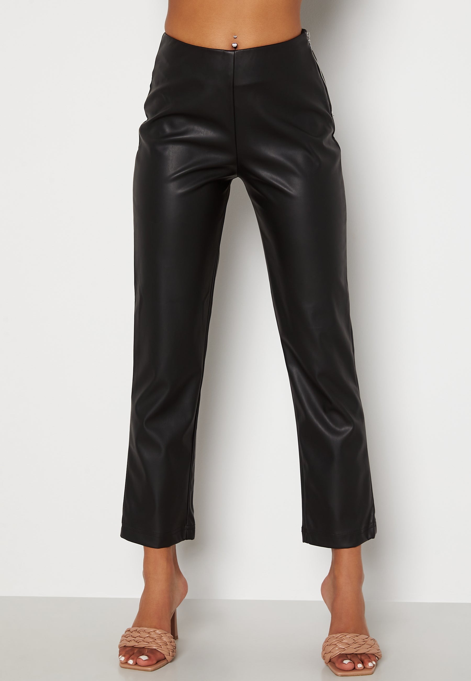 BUBBLEROOM Pailin cropped PU trousers
