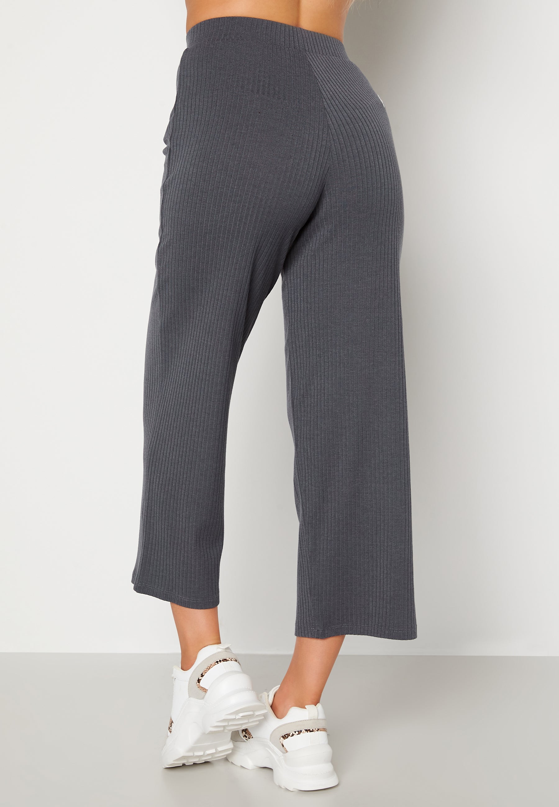 Happy Holly Ruby cropped pants