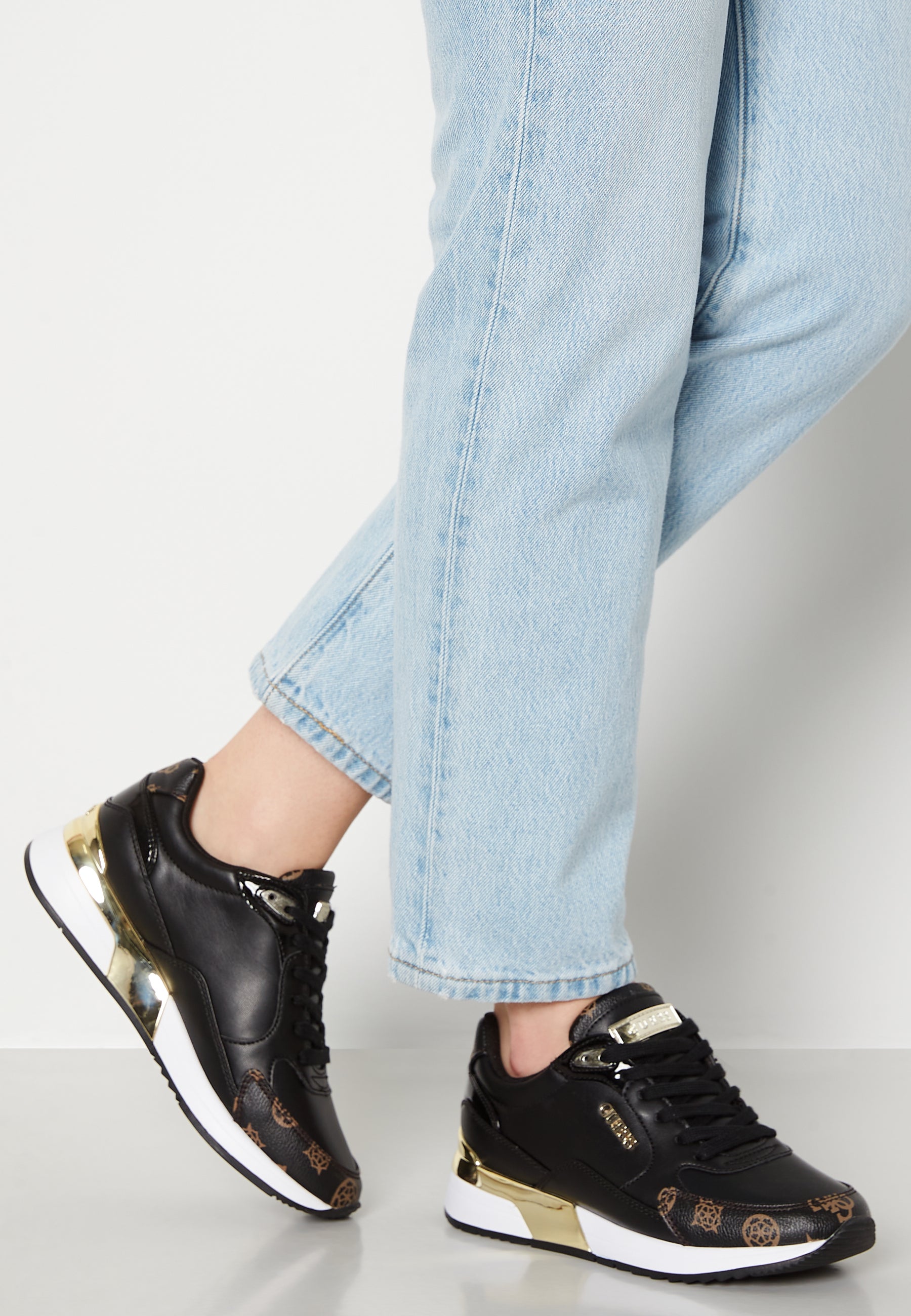 Guess Moxea Act Leather Like