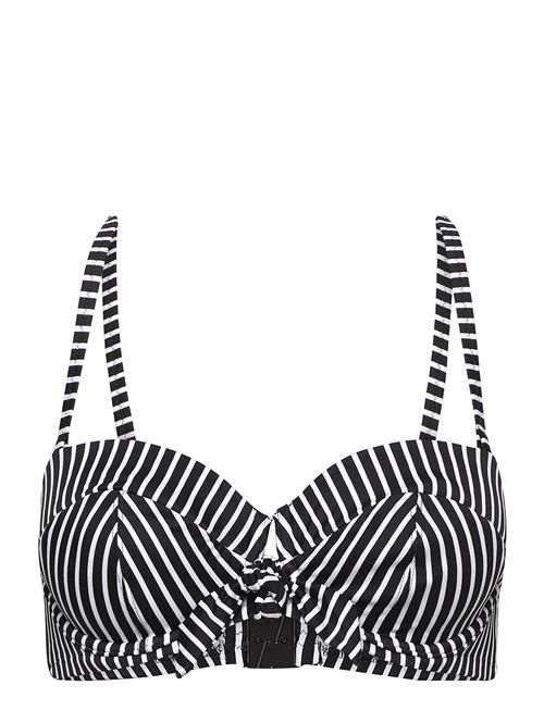 Freya | Beach Hut | F x 65