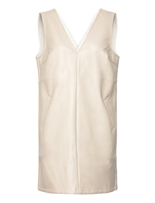 A-View | Gelika Spencer | 38