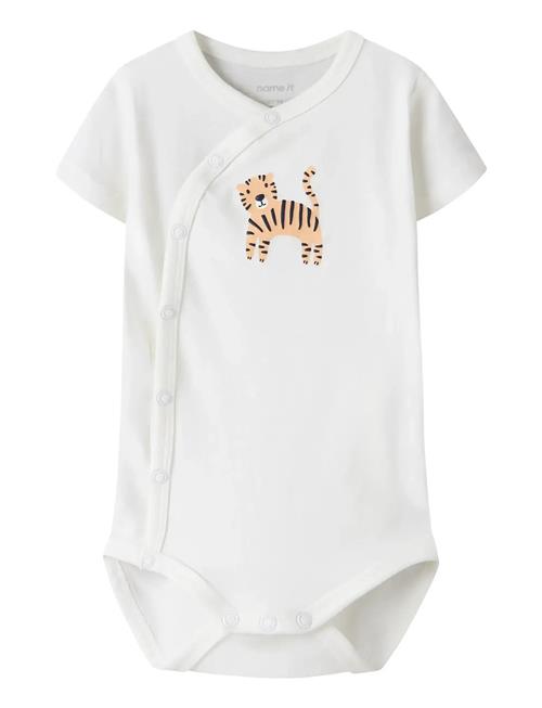 name it | Nbmvacion Ss Wrap Body | 56