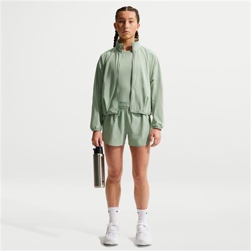 Nike MAVN Dri-FIT-løbeshorts med mellemhøj talje og vandafvisende egenskaber til piger (7,6 cm) - grøn
