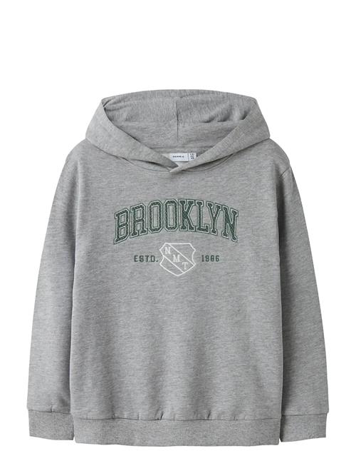name it | Nkmnewi Ls Nreg Sweat Wh Bru | 134-140