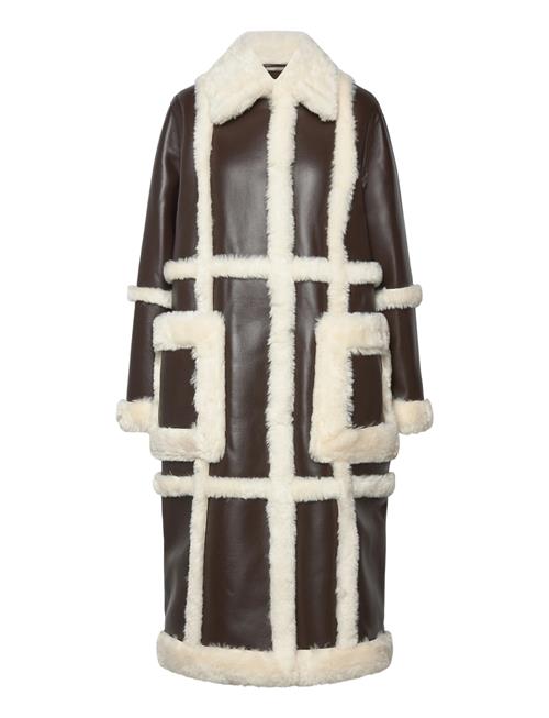 Stand Studio | Patrice Coat | 38