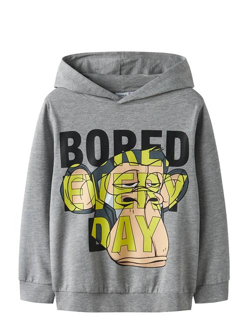 name it | Nkmdeep Bod Nreg Sweat Wh Bru Sky | 122-128