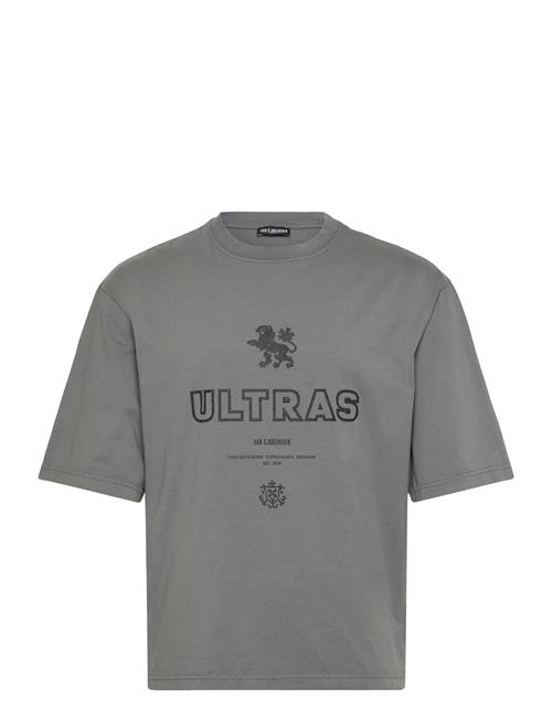 HAN Kjøbenhavn | Ultras Oversized Tee | M