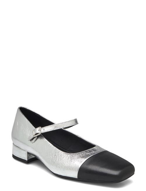 VAGABOND | Debbi | 39