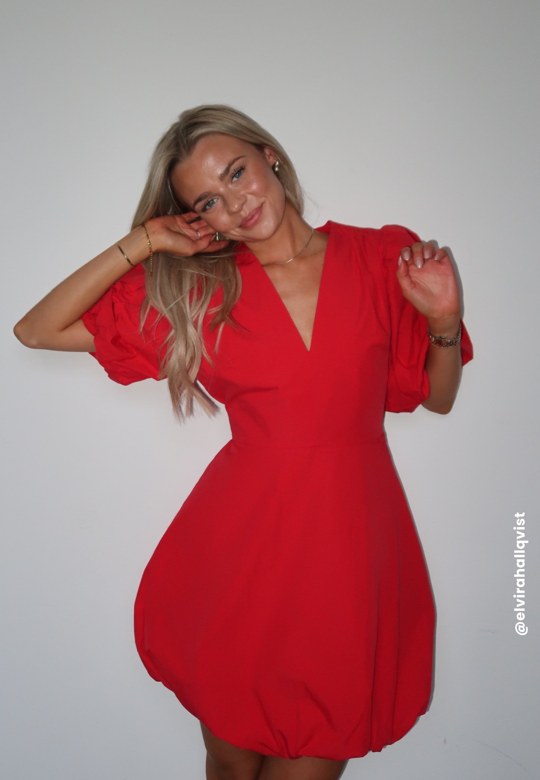 Bubbleroom Occasion V-neck Bubble Hem Short Dress