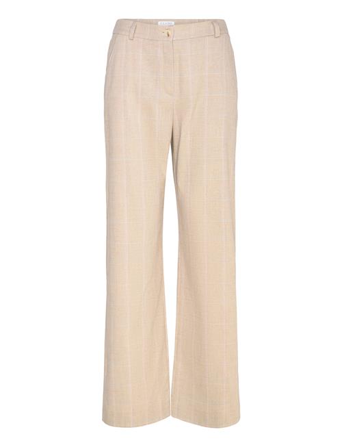 Claire Woman | Cwtarita | 42