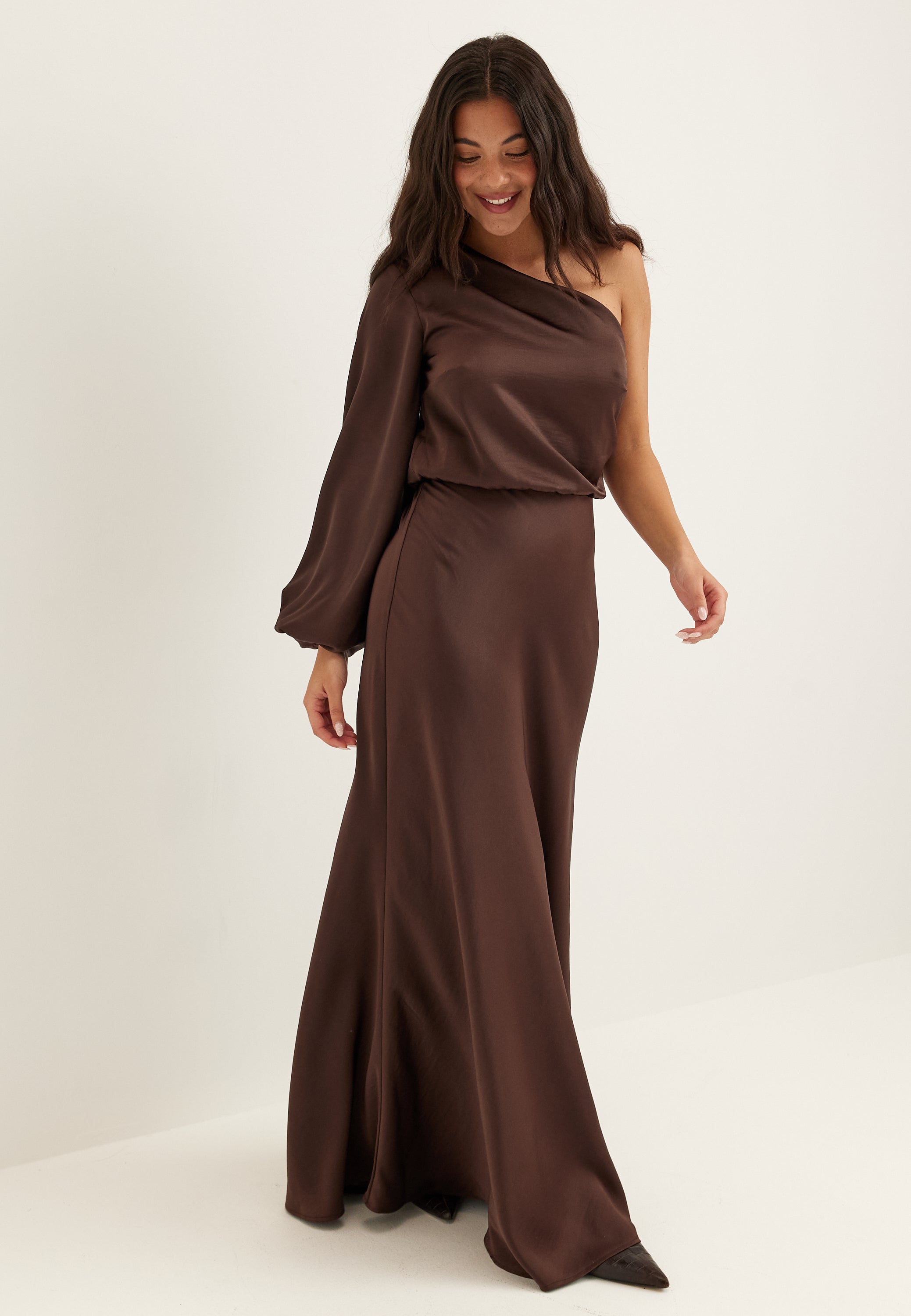 BUBBLEROOM OCCASION One Shoulder Satin Gown