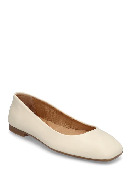 Pavement | Katie | 40