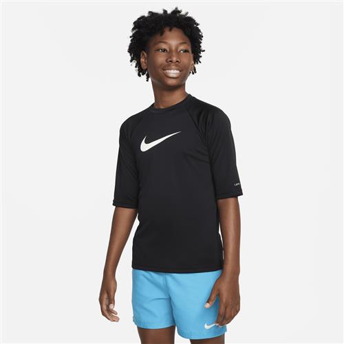 Kortærmet Nike Swim Hydroguard Essential Dri-FIT UV-overdel til større børn (drenge) - sort