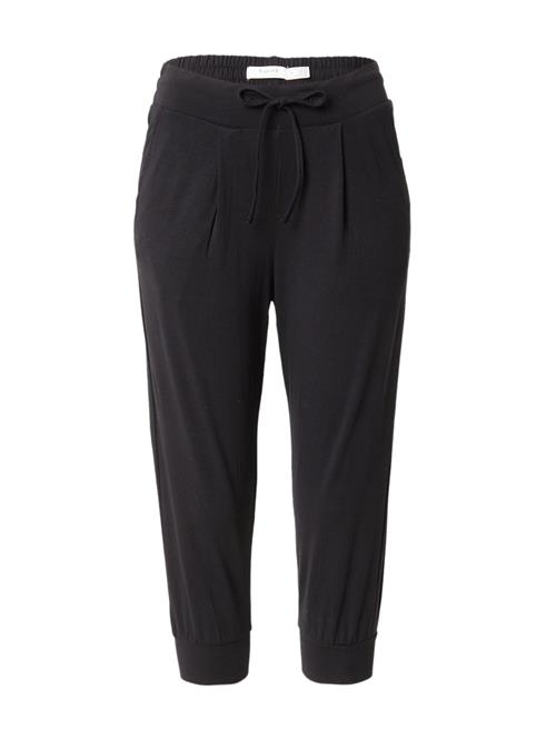 b.young Bukser med lægfolder 'PANDINA'  sort