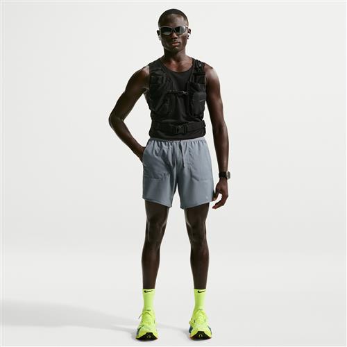 Nike Stride Dri-FIT-2-i-1-løbeshorts (18 cm) til mænd - grå