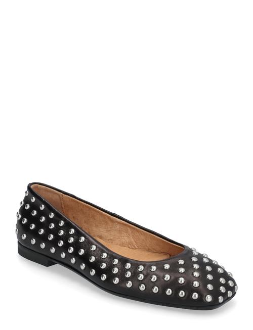 Pavement | Katie Studs | 39