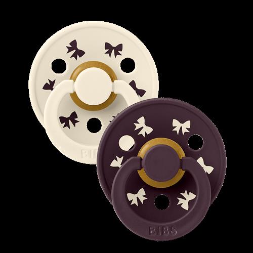 BIBS Colour Holiday Bow 2-pak Runde Latex-sutter Ivory Plum  Ivory Plum 0+ months Latex Hvid  0+ måneder 6+ Months Drenge, Piger