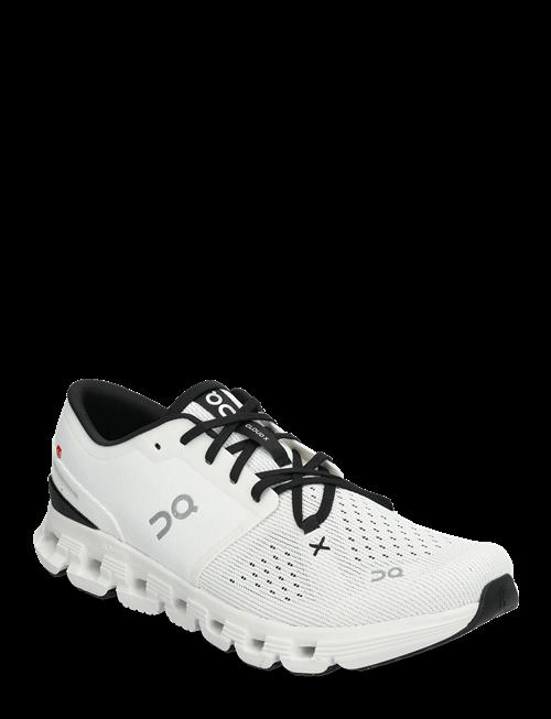 On | Cloud X 4 | 44