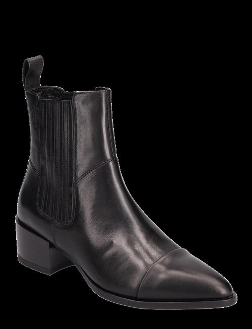 VAGABOND | Marja | 37
