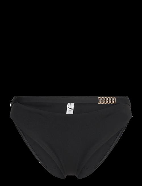 Chantelle Beach | Icon Brief | 38