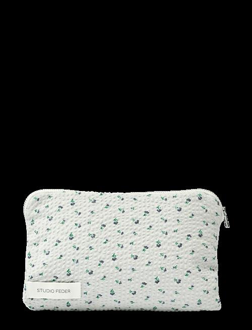 STUDIO FEDER | Celia Mini Toiletry Bag - Seersucker | 22X12X10CM