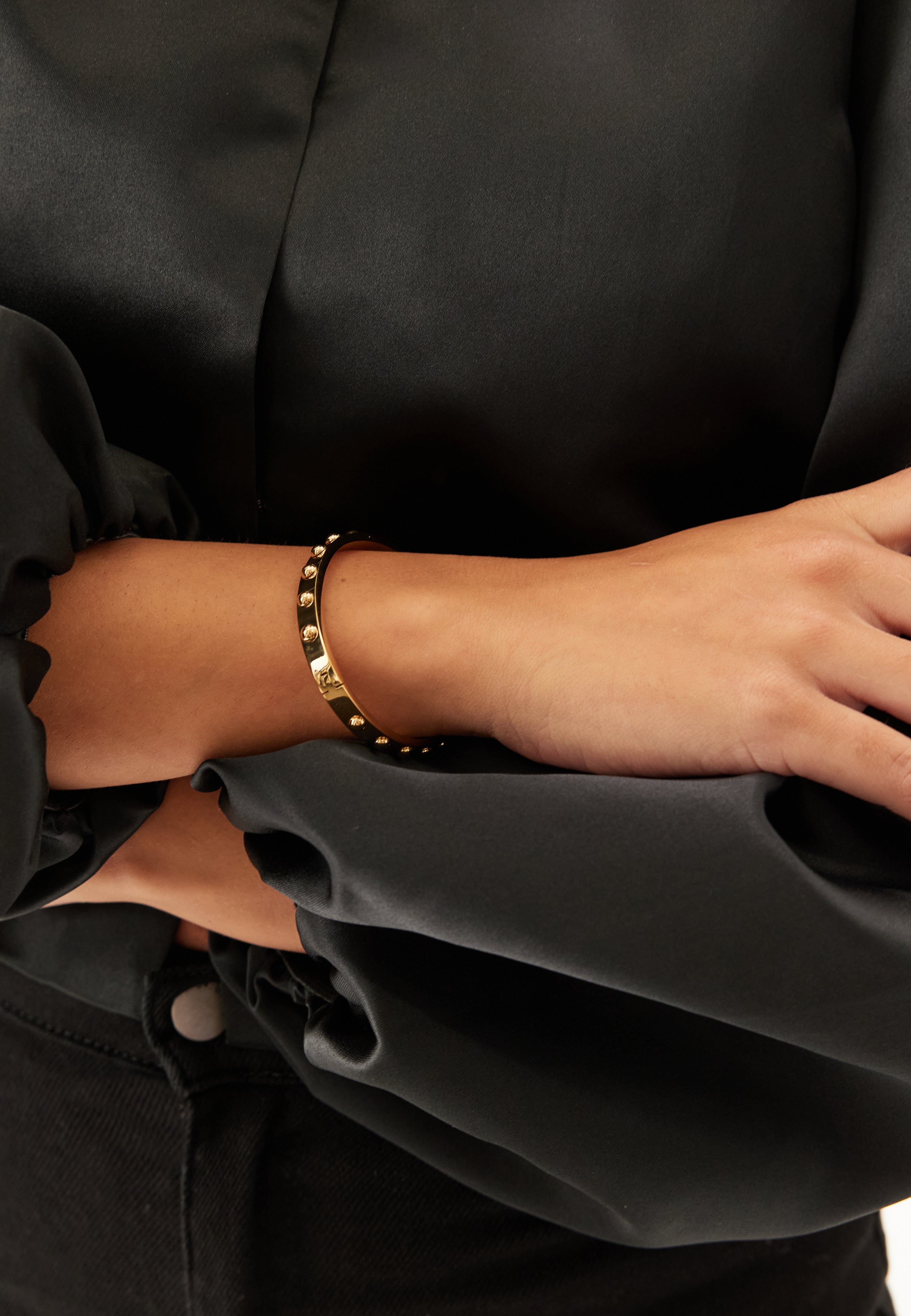 BY JOLIMA Fiona Dot Bangle Gold