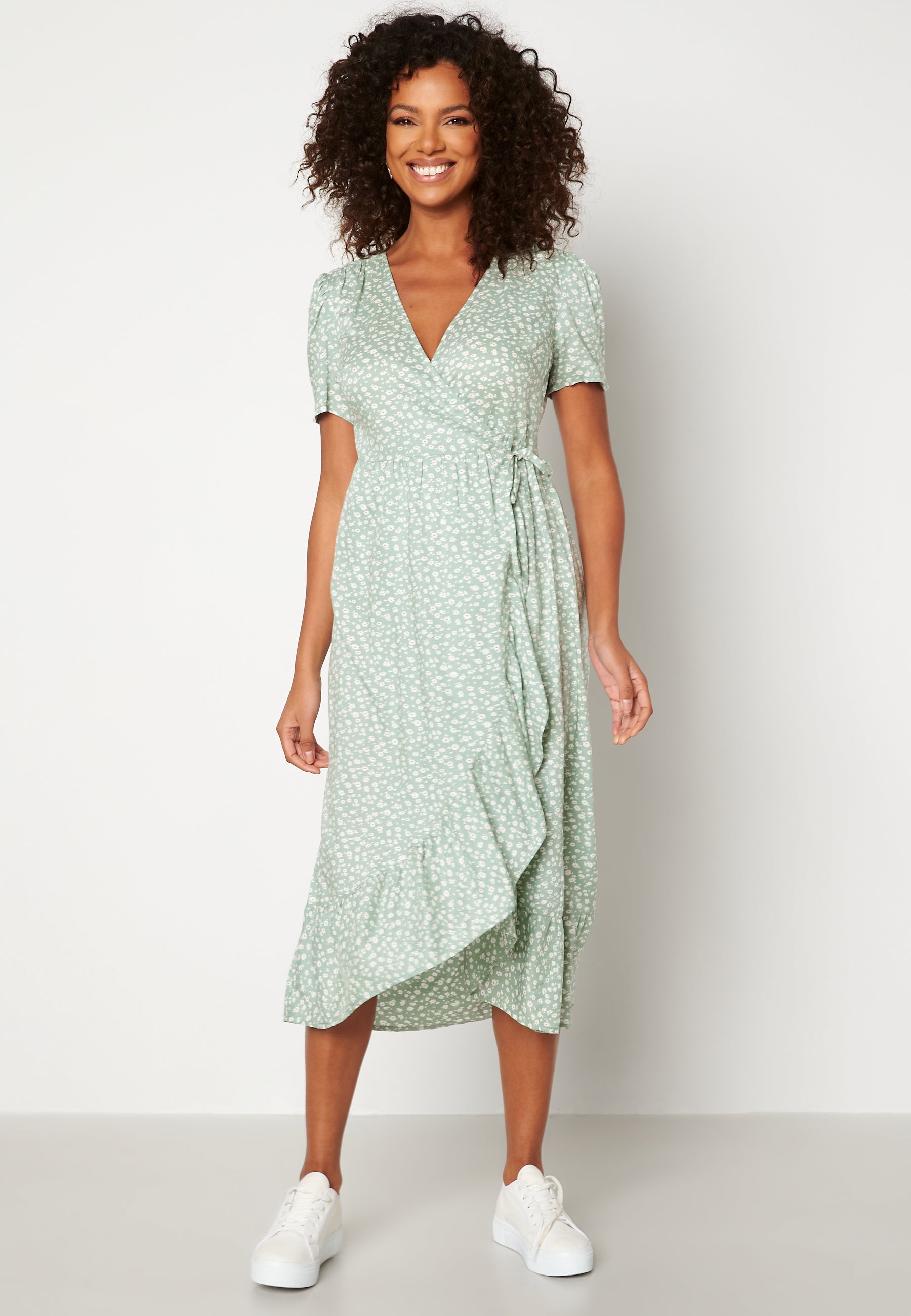 Happy Holly Evie puff sleeve wrap dress
